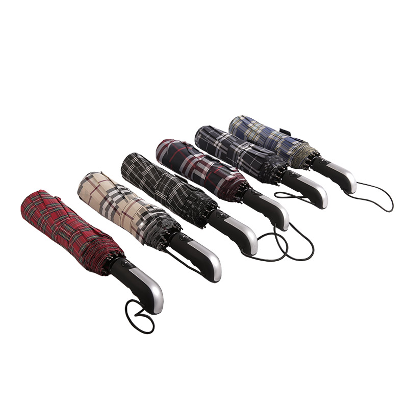 ร่มพับสามตอนลายสก็อตสีเข้ม-0E6B0533